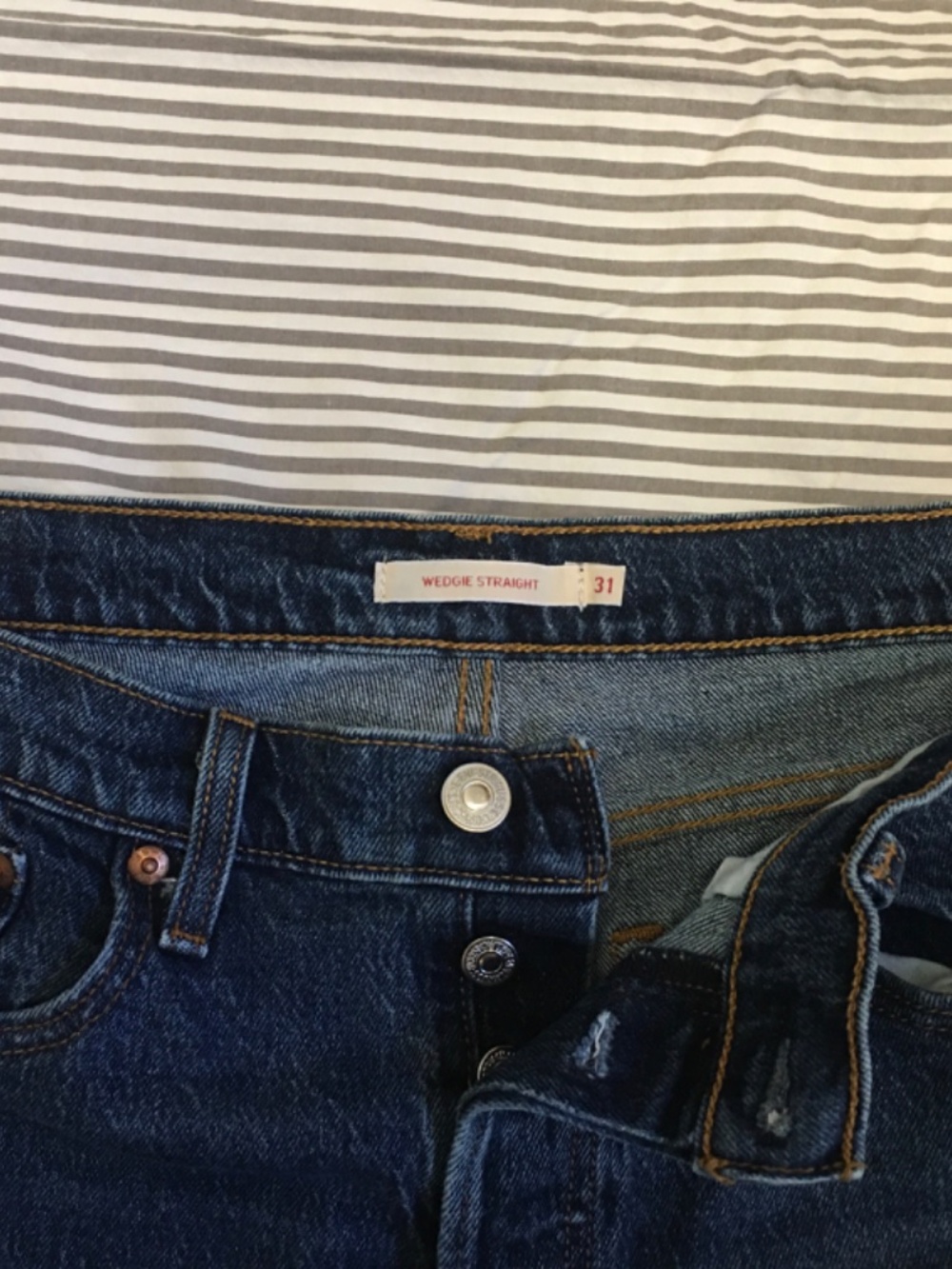 Levi’s Premium Wedgie Straight - Picture 2 of 3